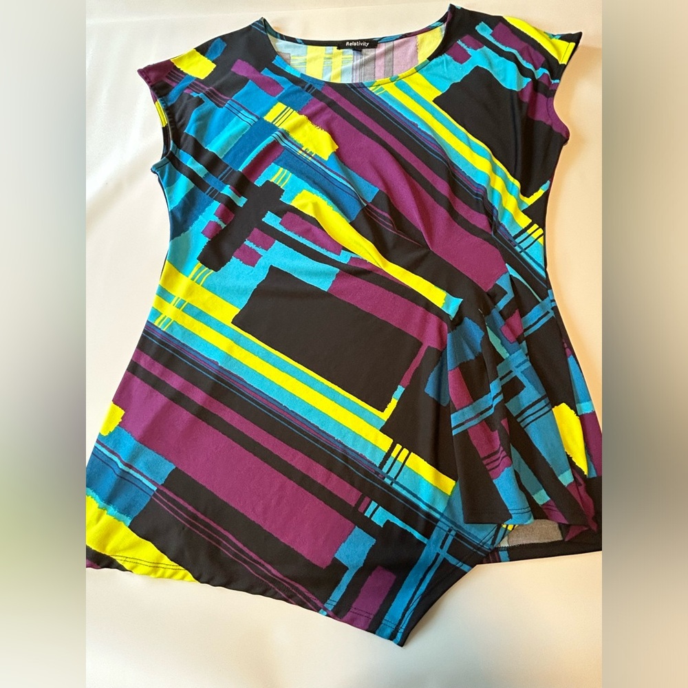 Woman’s Relativity Sleevless Shirt Size Large